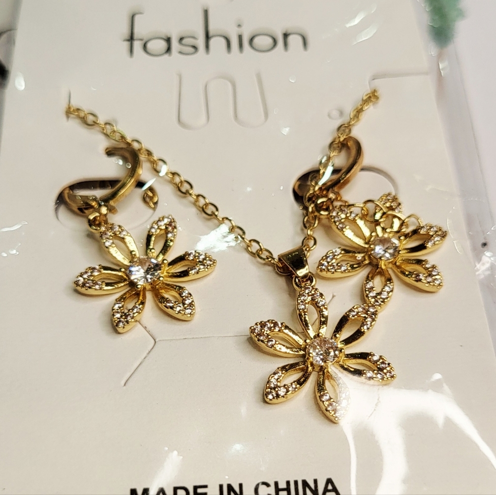 Elegant Gold Flower Jewelry Set